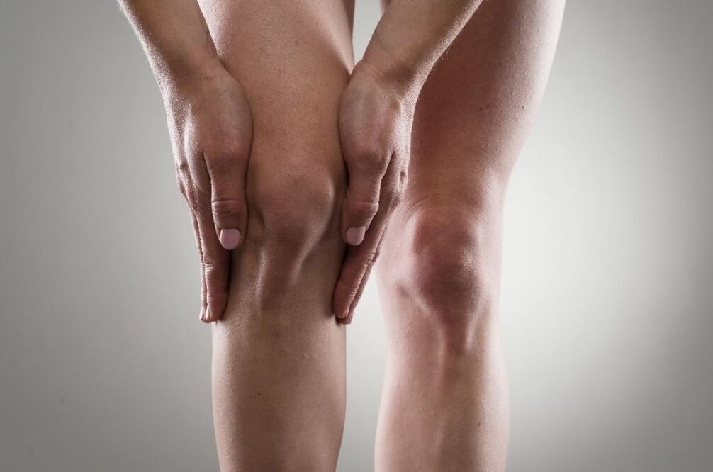 Le premier symptôme de l'arthrose du genou est la douleur au genou. 